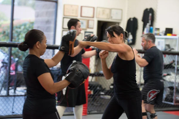 women training kickboxing